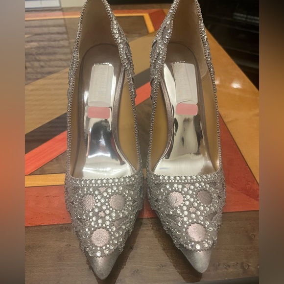 Badgley Mischka Shoes - Embellished Badgley Mischka Pointed Toe Women's Heels